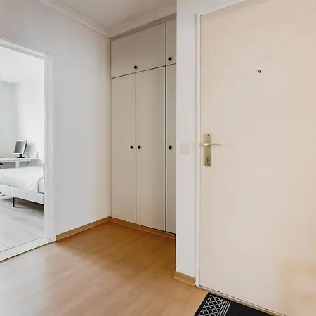 Digital Nomad Station: Work-ready Near Transit Homestay Antwerp