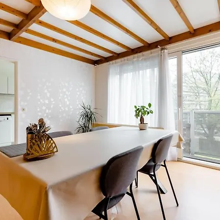 Digital Nomad Station - Bedroom With Desk Nearby Station And Parking